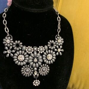 NWOT Amrita Singh Black and Silver Floral Statement Necklace